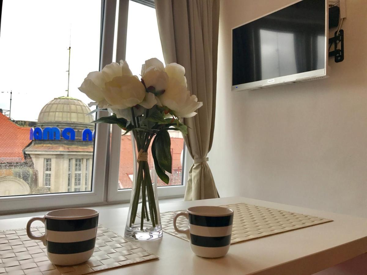 Studio Apartment With A View Of Ban Jelacic Square Zagreb Exterior photo